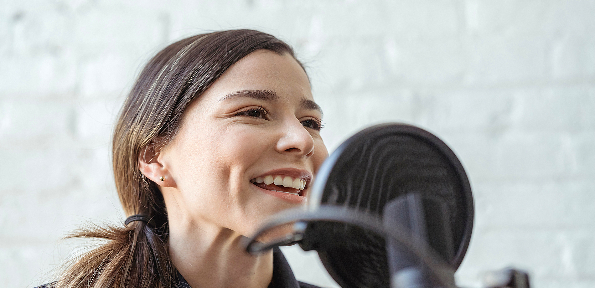 Impress your audience with professional voice training